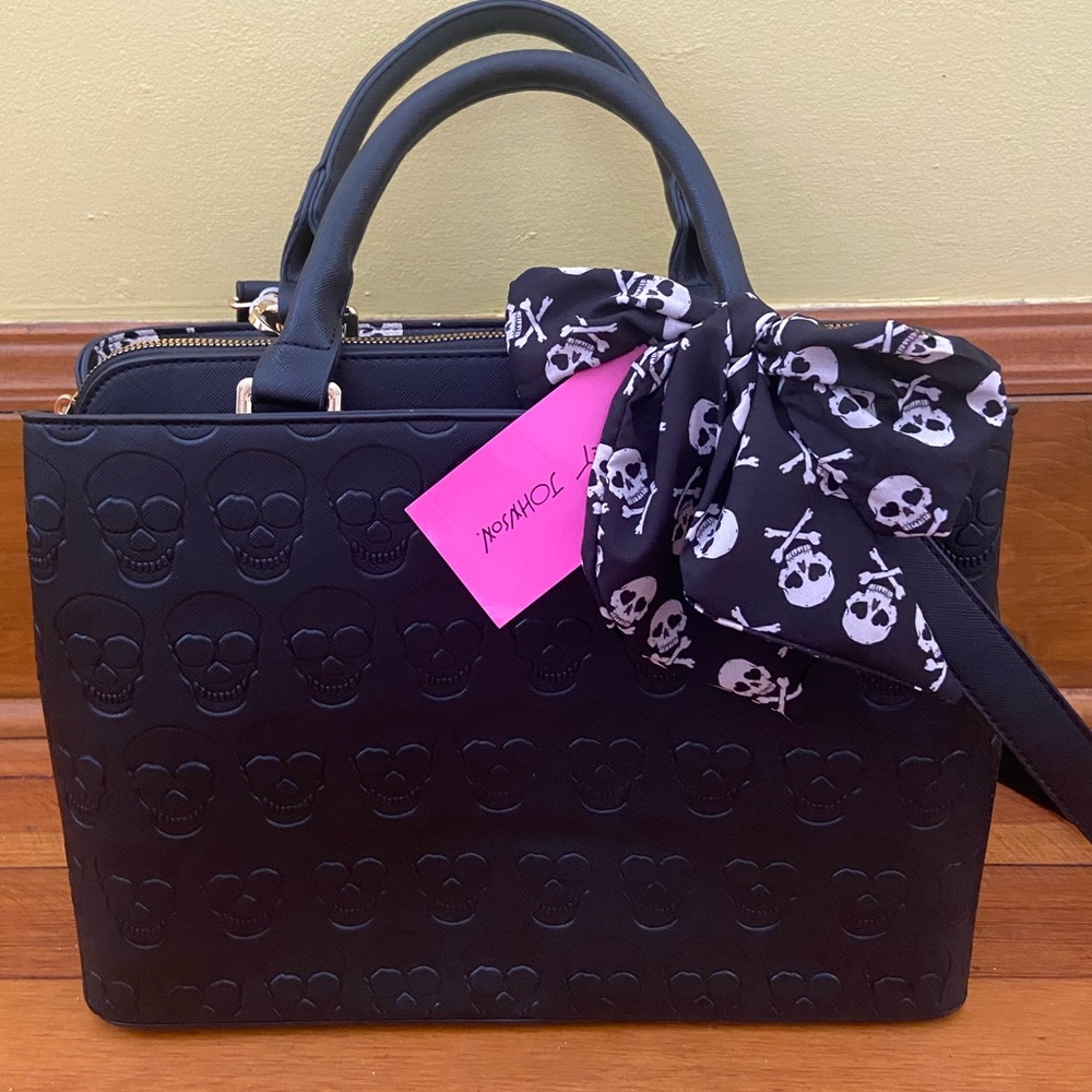 NWT Betsey Johnson skull satchel